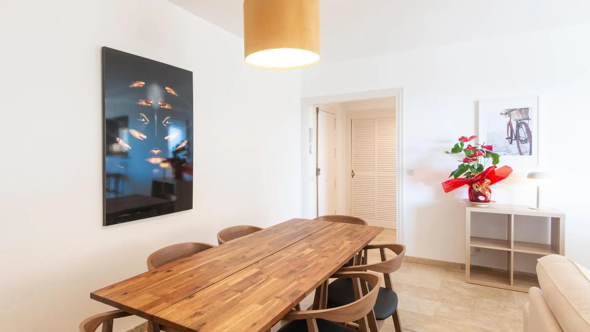 Large Apartment Marbella Del Mar location
