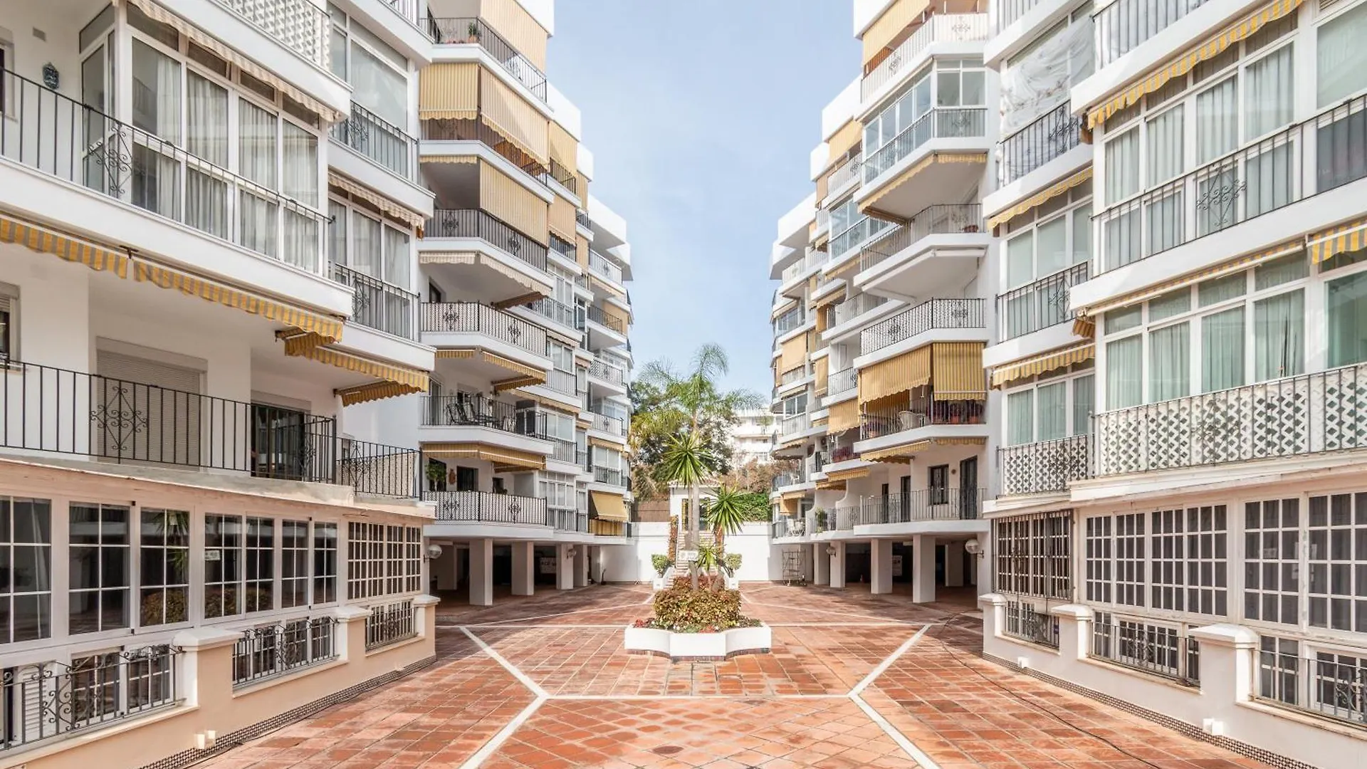 Large Apartment Marbella Del Mar